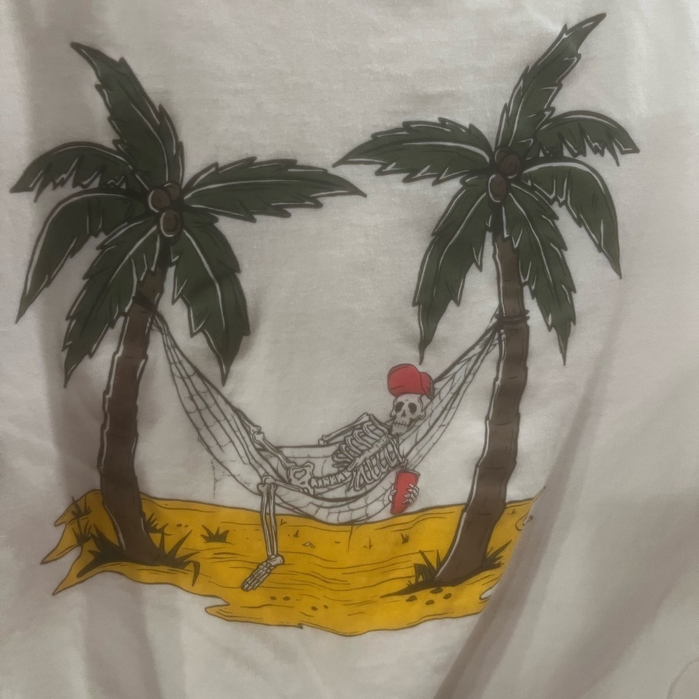Skeleton Palm Tree Graphic Tee size xl in used condition
